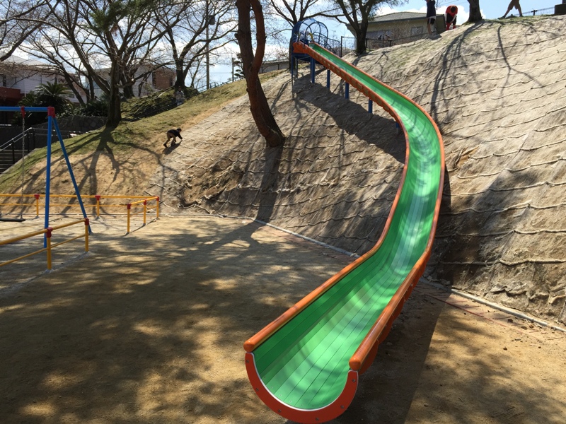 片江中央公園の滑り台