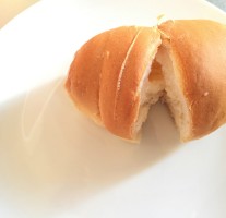 博多駅の『シロヤ』でサニーパンとオムレットを買ってきてもらいました。