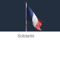 国内3位のアクセス数を誇るAmazonのトップページがフランス国旗と「団結」を表す「Solidarité」の表示に。